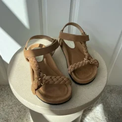 Copenhagen Shoes Flade Sandaler^BEACH SUEDE - DARK BEIGE (SAFARI) Beachsuede sandal dark beige safari