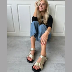 Copenhagen Shoes Flade Sandaler^CARRIE LEATHER - GOLD Carrieleather sandal gold