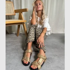 Copenhagen Shoes Flade Sandaler^CARRIE MOON - Gold Snake Carriemoon sandal gold snake
