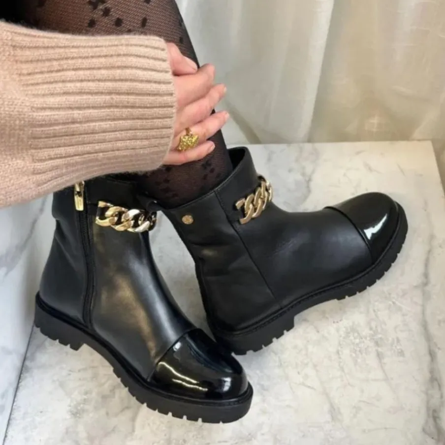 Copenhagen Shoes Ankelstøvler^FLOWER EYES - BLACK/GOLD/PATENT Flowereyes boot black gold patent