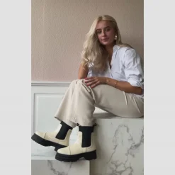 Copenhagen Shoes Chelsea Boots|Ankelstøvler^KEEP GOING PATENT - Cream Keepgoing patent boot cream