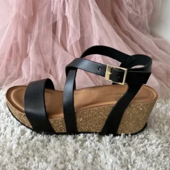 Copenhagen Shoes Sandaler Med Kilehæle^LAURA 22 - BLACK Laura22 sandal black