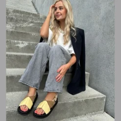 Copenhagen Shoes Flade Sandaler^NEW STRONGER MULTI 23 - PALE BANANA/SAFARI Newstronger multi 23 sandal pale banana safari