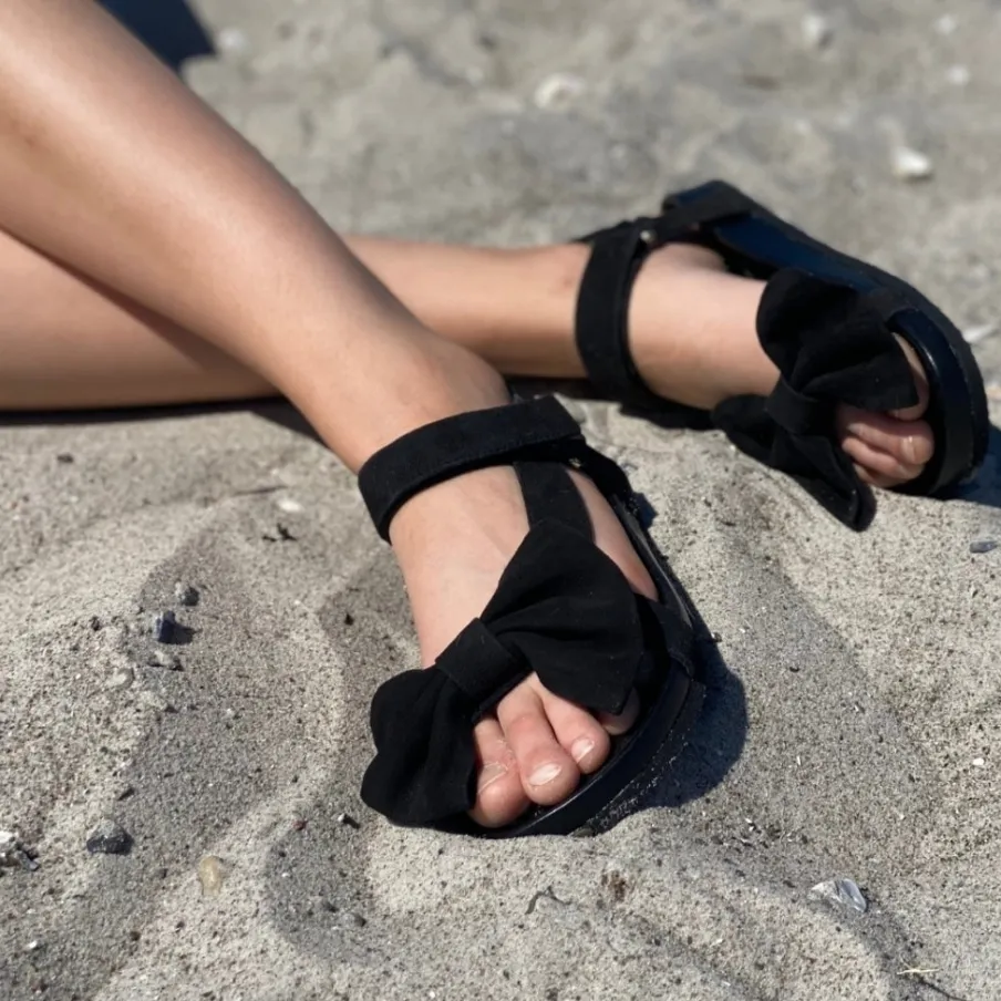 Copenhagen Shoes Flade Sandaler^SKY AND DIAMONDS 23 SUEDE - BLACK Skyand diamonds 23 suede sandal black