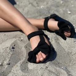 Copenhagen Shoes Flade Sandaler^SKY AND DIAMONDS 23 SUEDE - BLACK Skyand diamonds 23 suede sandal black