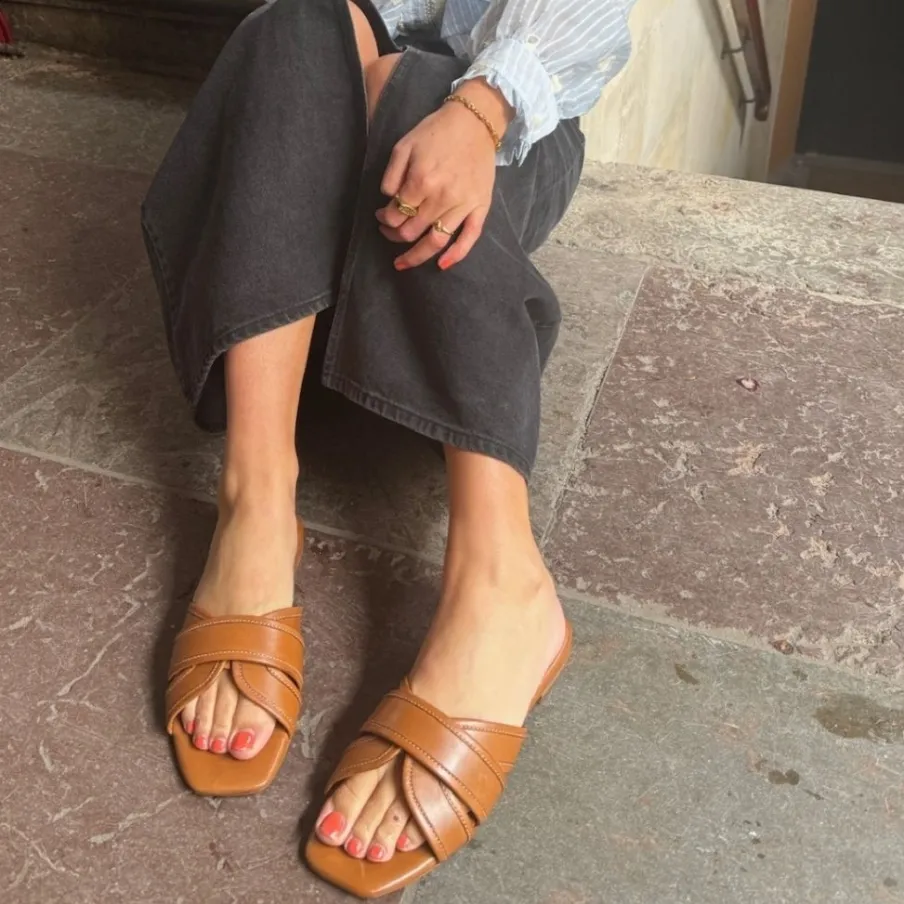 Copenhagen Shoes Flade Sandaler^SMILE AND DANCE - Cognac