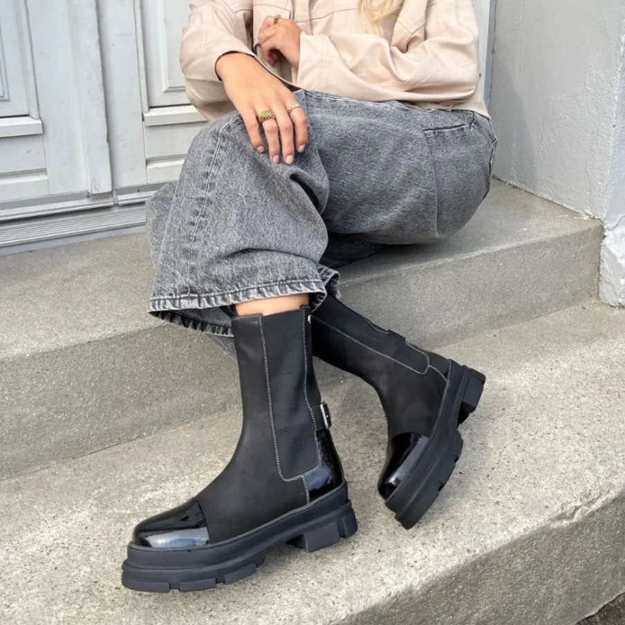 Copenhagen Shoes Chelsea Boots|Ankelstøvler^THE BELIVE BOOT - Black Patent Thebelive boot boots black patent