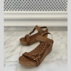 Copenhagen Shoes Sandaler Med Kilehæle^WOVEN LADY - COGNAC Wovenlady sandal wedge cognac