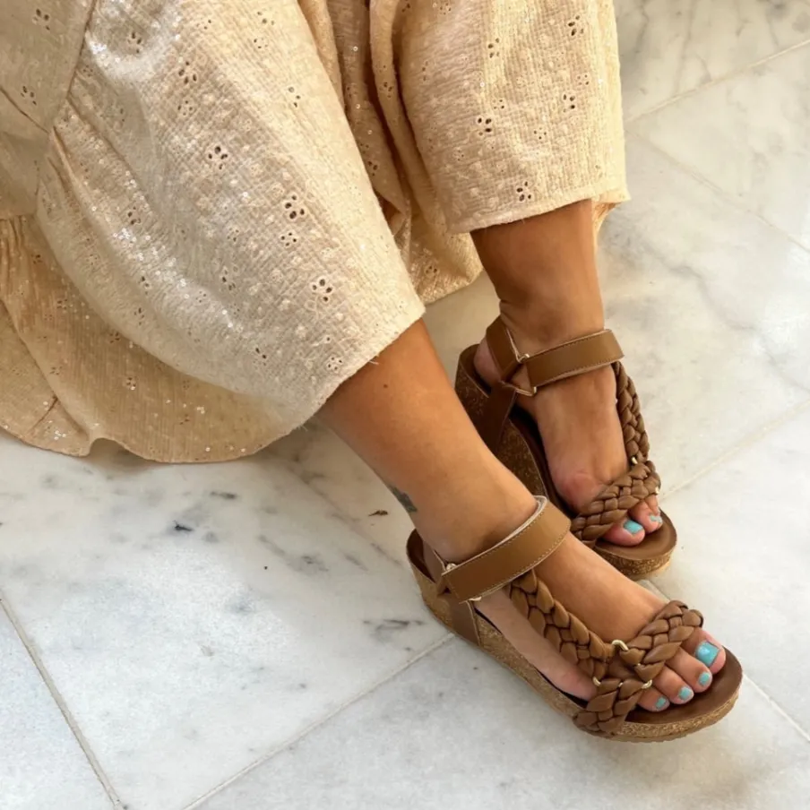 Copenhagen Shoes Sandaler Med Kilehæle^WOVEN LADY - COGNAC Wovenlady sandal wedge cognac